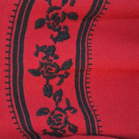 Vintage Evan Picone Red Turtleneck Black Roses Sz.L GUC - Picture 4 of 11